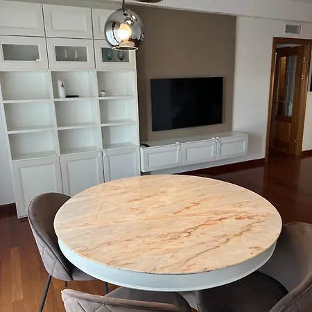 Apartment La *